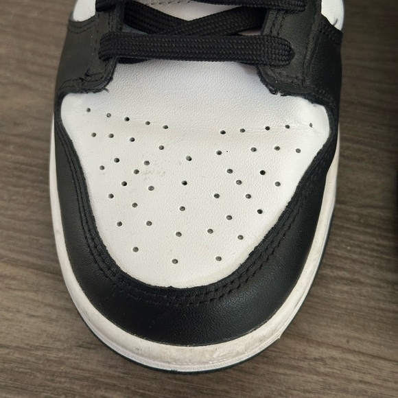 WOMEN'S NIKE DUNK LOW RETRO CASUAL SHOES. Size 9. - Picture 4 of 10